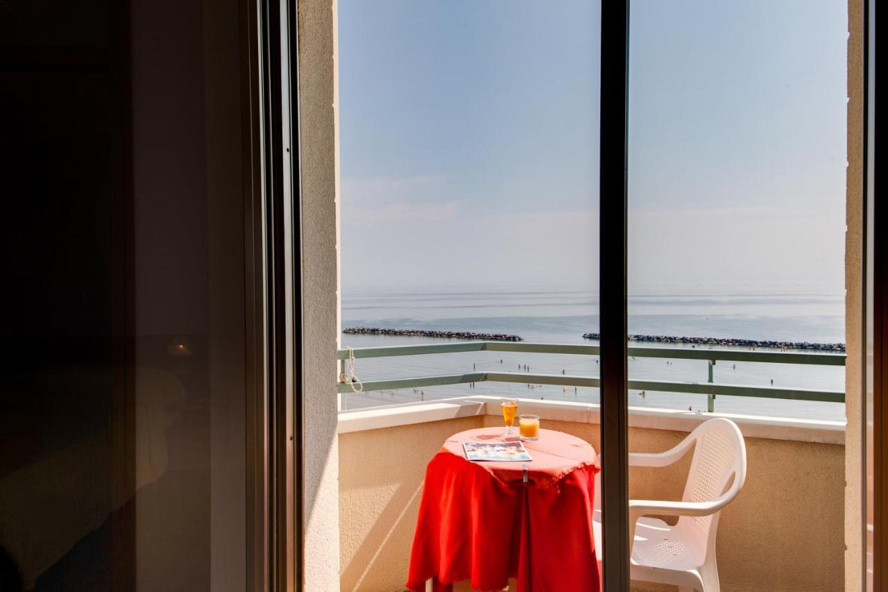Hotel Majestic Bellaria-Igea Marina Eksteriør billede