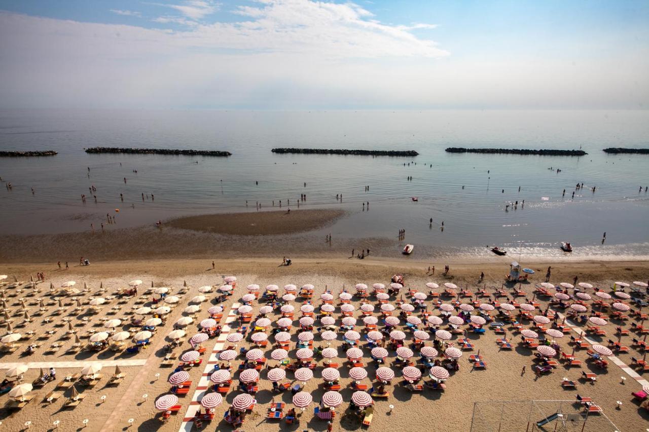Hotel Majestic Bellaria-Igea Marina Eksteriør billede